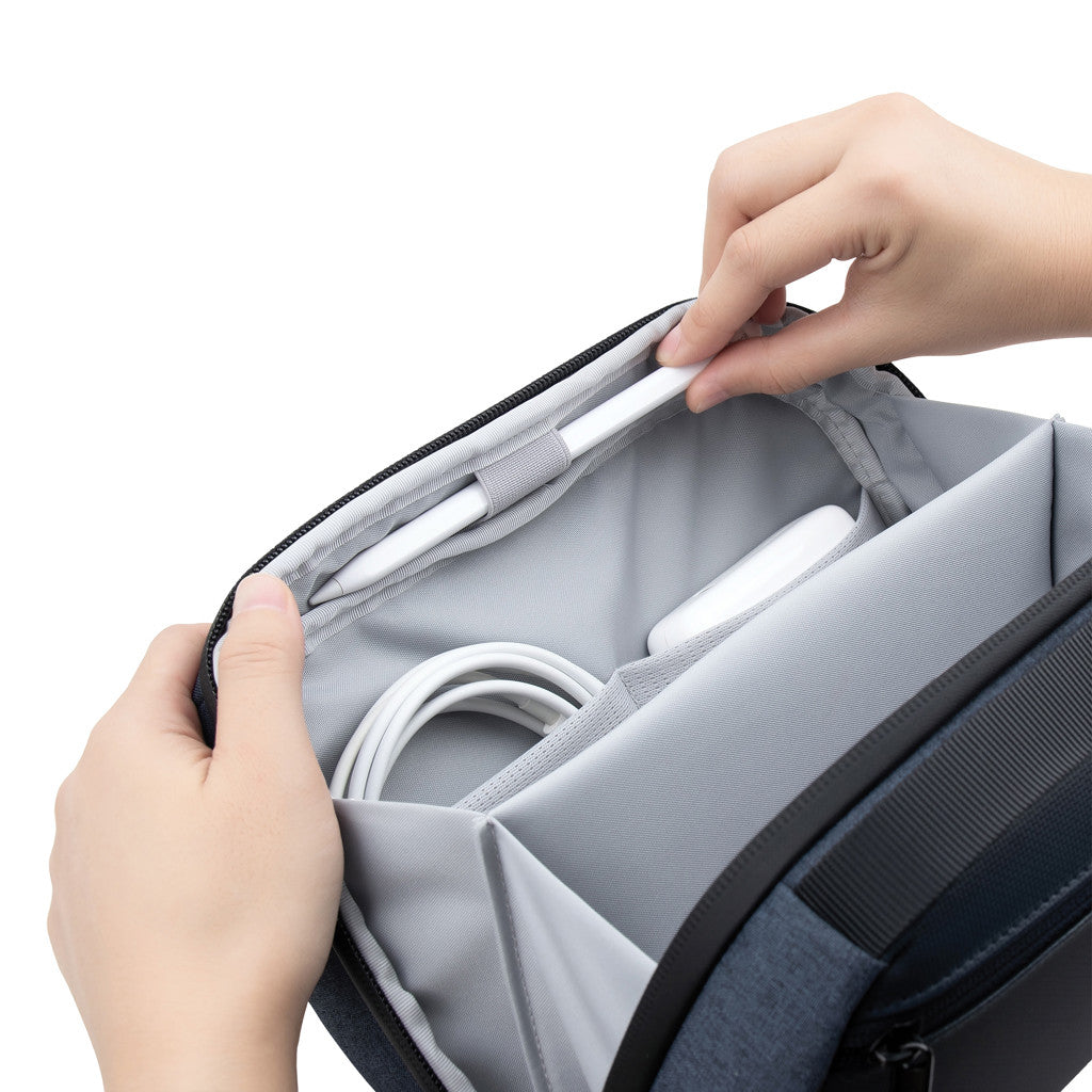 XD Design | Islak Kuru Bölmeli Seyahat Organizer Çantası, 8" Tablet Uyumlu, 2.5 L